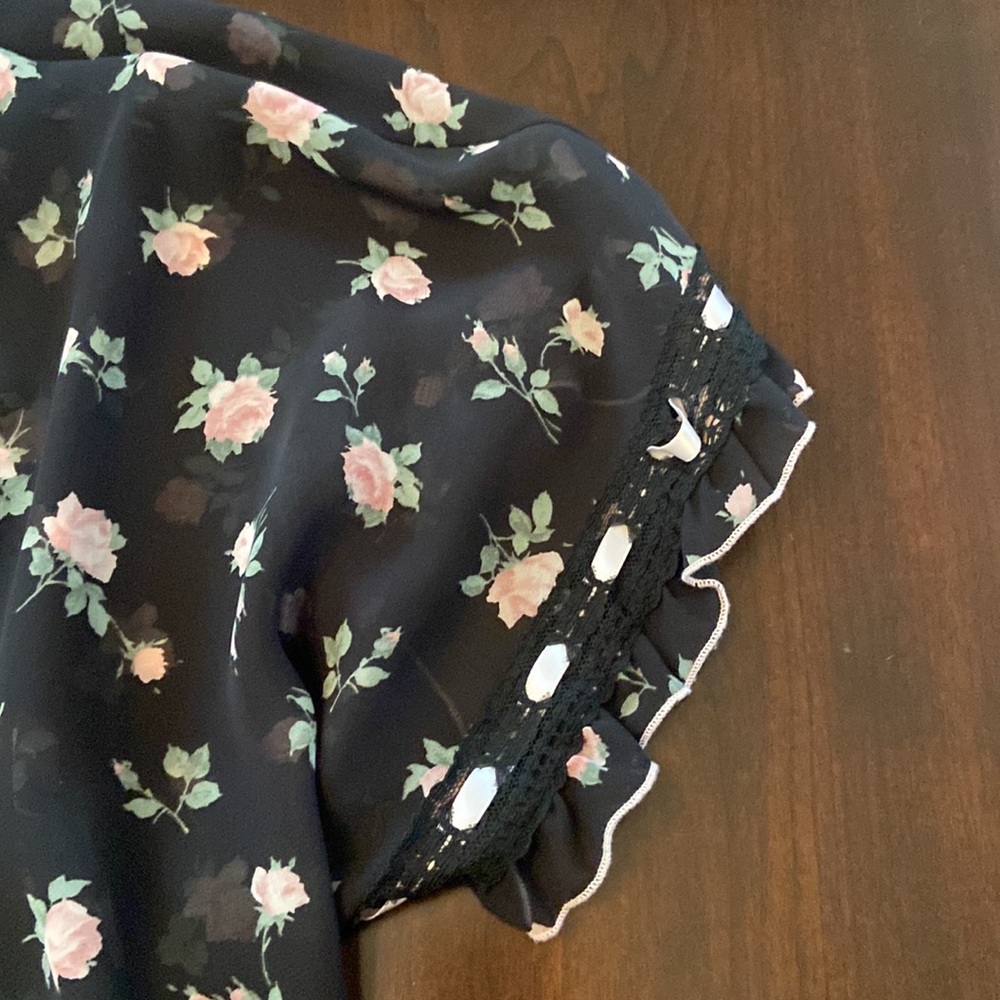 In Bloom Short Sleeve Sheer Robe - Picture 3 of 3